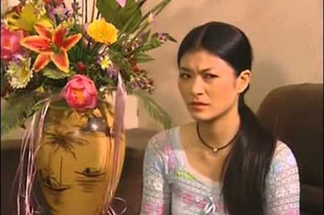 Kim Oanh là diễn viên nổi tiếng bị ghét cay ghét đắng trên màn ảnh. Hầu hết các bộ phim cô tham gia đều là vai phản diện như Tuyết trong "Những ngọn nến trong đêm", cô Ló trong "Ma làng", hay Mây trong "Sóng ở đáy sông". Diễn xuất nhập tâm quá mức của Kim Oanh khiến cô trở thành nhân vật phản diện bị ghét nhất màn ảnh Việt suốt nhiều năm liền.