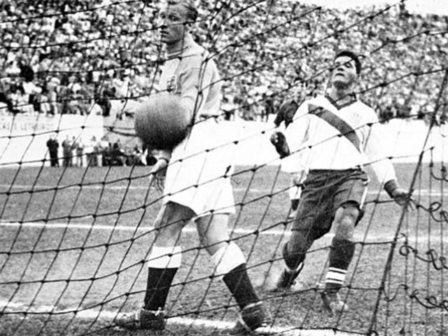 Bóng đá - Trận đấu sốc nhất World Cup: Người rửa bát, thợ xây đánh bại ĐT Anh số 1 thế giới