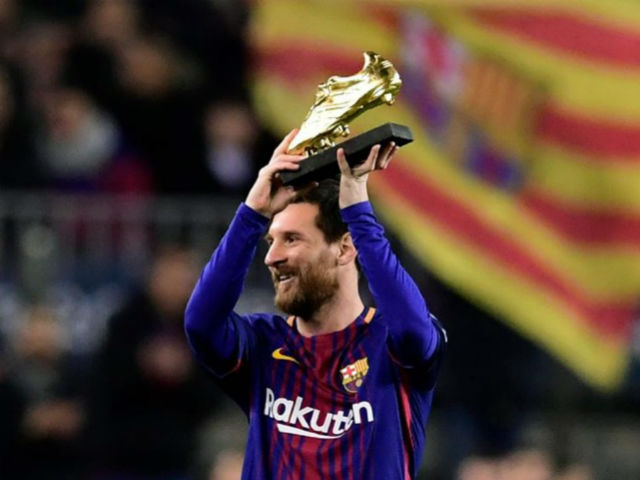 Barca nâng cúp La Liga: Messi gom kỷ lục Giày vàng, Iniesta rơi lệ ra đi