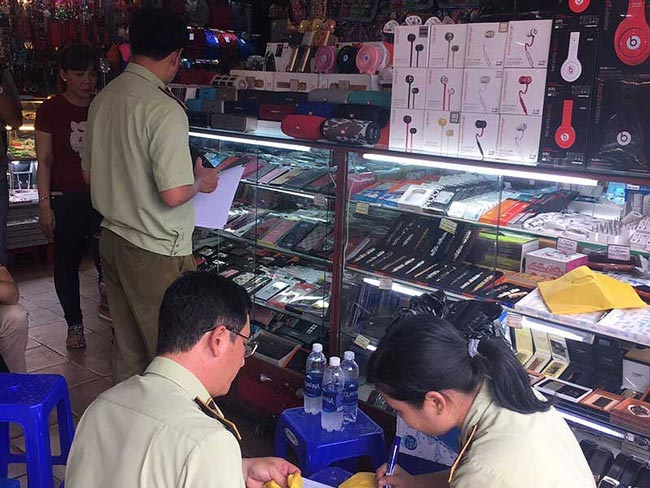 Bất lực với hàng nhái giá ‘cắt cổ’ ở chợ Bến Thành? - 2