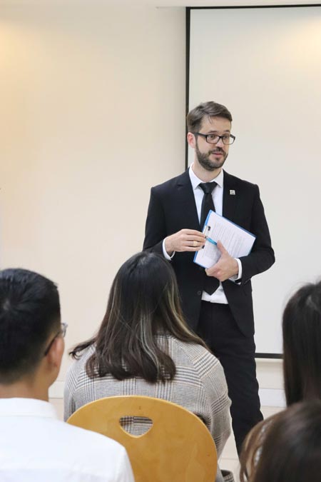 Giới trẻ Việt có hay không nên bỏ tiền đi du học nước ngoài? - 2