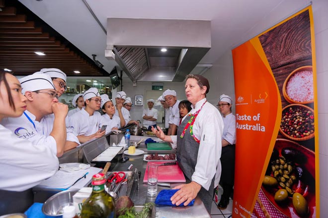 Giới trẻ Việt có hay không nên bỏ tiền đi du học nước ngoài? - 4