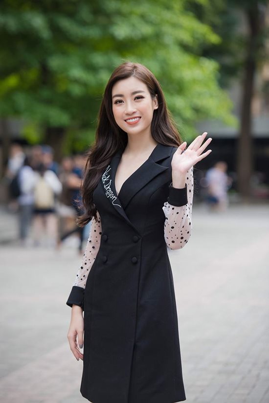 Bích Phương bị điểm trừ với đầm liền màu mè - 4