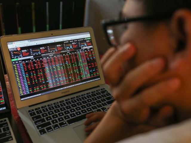 Tài chính - Bất động sản - VN-Index "thủng" 1.000 điểm: Nhà đầu tư xanh mặt