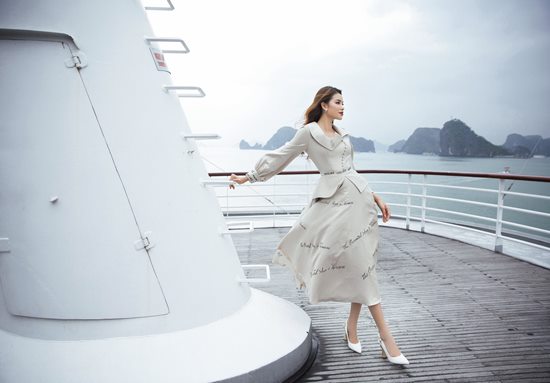 Phạm Hương quý phái, cổ điển trên du thuyền triệu đô - 2