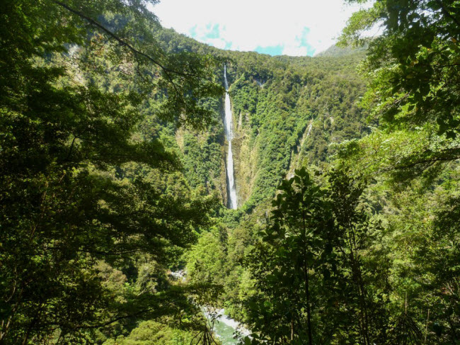 Sutherland, New Zealand: Thác nước cao nhất ở New Zealand có phong cảnh đẹp như mơ, nhưng du khách phải đi bộ băng rừng ít nhất 4 ngày để tới được địa điểm này.