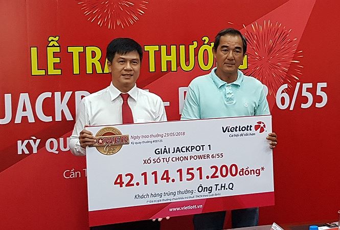 Nóng 24h qua: Người đàn ông trong clip đánh ghen ở Cà Mau là thượng úy công an - 2
