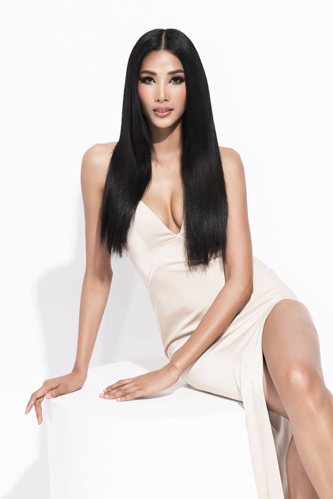 Sau khi sự việc xảy ra, Quán quân Vietnam&#39;s Next Top Model 2011 cho biết chính bản thân cô cũng rất bất ngờ đồng thời khẳng định mình không hề có ảnh nóng hay lộ clip nhạy cảm nào. Quán lý của chân dài 9X cũng lên tiếng phủ nhận những hình ảnh trên.