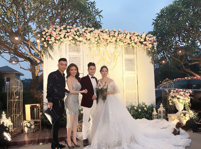 Sau lễ dạm ngõ mới đây, lễ ăn hỏi và đám cưới của cặp đôi dự định được tổ chức vào tháng 12 năm nay.