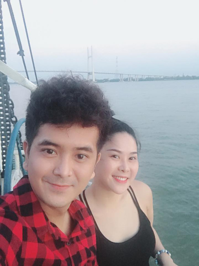 Trong khi đó, nam diễn viên Hùng Thuận nổi tiếng với vai nhí một thời trong &#34;Đất phương Nam&#34;. Hiện tại anh hẹn hò với DJ Mino &#40;tên thật Đặng Thái Hưng&#41;.