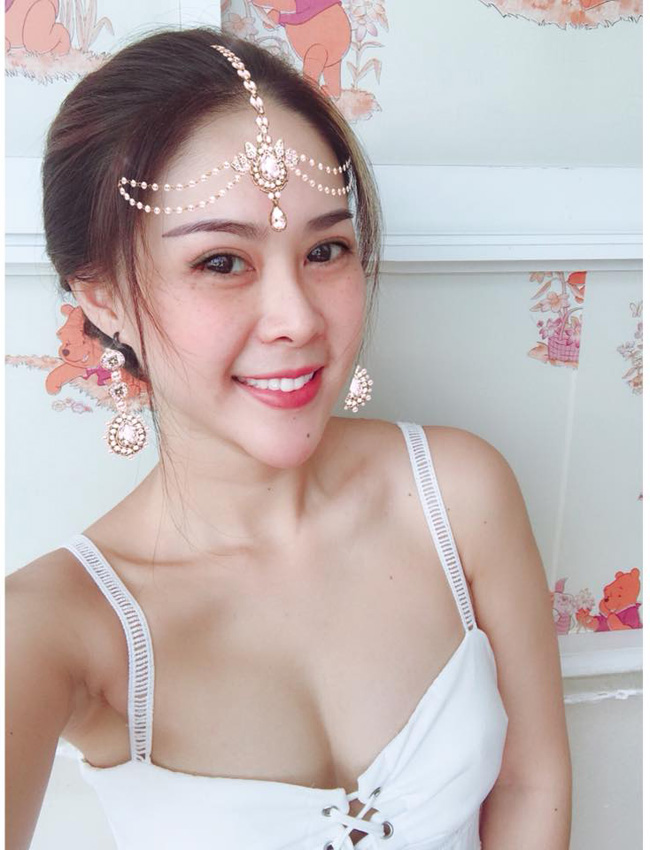Mino sở hữu cơ thể gợi cảm nhưng vướng tin đồn thẩm mỹ ngực.