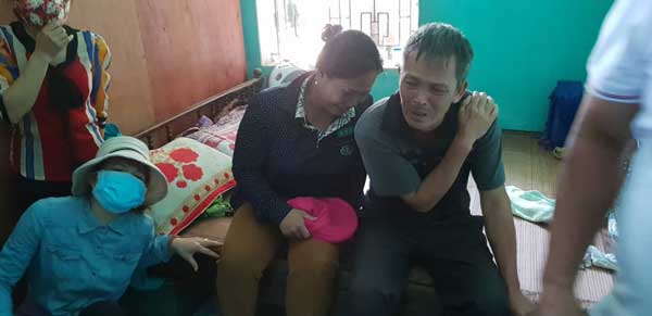 Đẫm nước mắt đưa thi thể lái tàu SE19 về quê nhà - 1