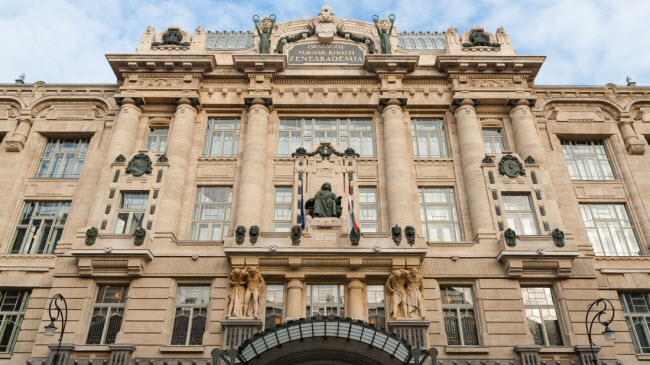 Nhạc viện Franz Liszt được thành lập vào năm 1875, thời kỳ nghệ thuật, âm nhạc và văn hóa nở rộ Budapest.
