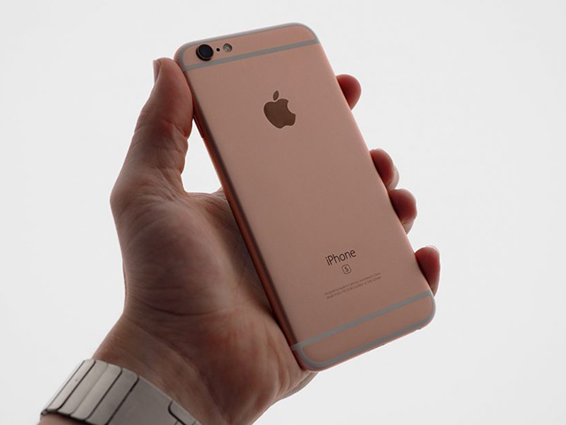 Apple có thể hoàn trả 50 USD cho chủ nhân thay pin iPhone vào năm ngoái