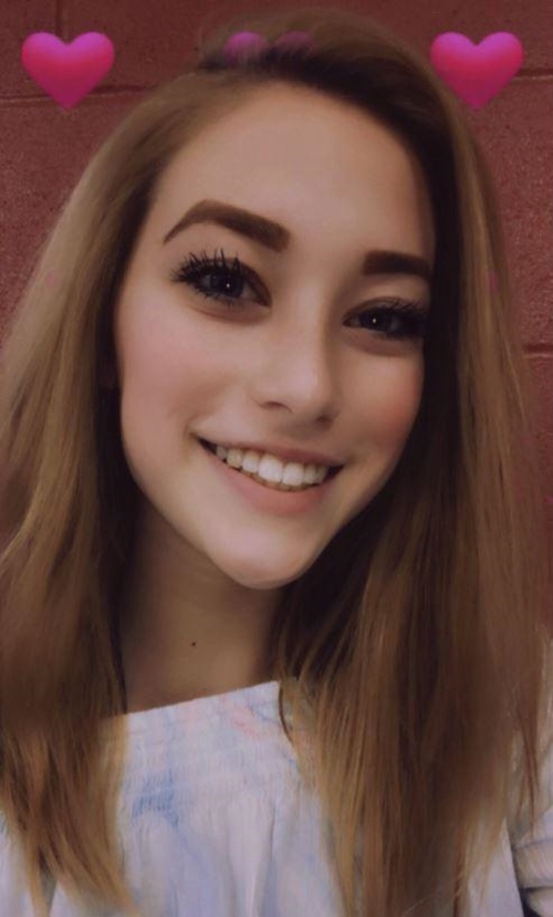 Chia tay vì bạn trai chê bai chiếc váy hở lưng - 4