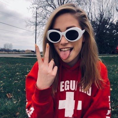 Chia tay vì bạn trai chê bai chiếc váy hở lưng - 3