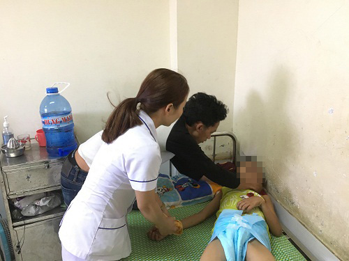 Thách đố uống 1 lít rượu, bé trai 11 tuổi nhập viện cấp cứu - 1