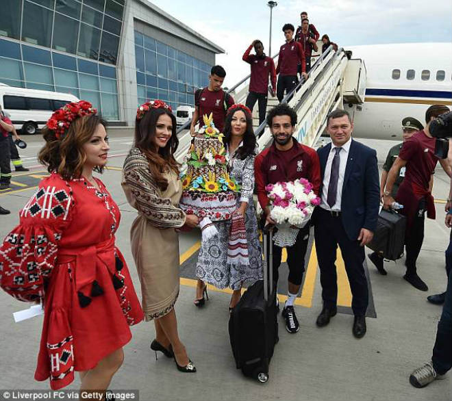 Chung kết cúp C1: Quyết đấu Real, Liverpool được dàn mỹ nữ thưởng nóng - 6