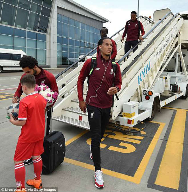 Chung kết cúp C1: Quyết đấu Real, Liverpool được dàn mỹ nữ thưởng nóng - 3