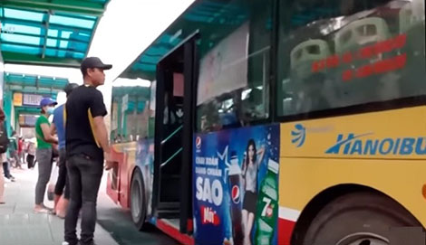 Theo chân trinh sát hình sự dẹp trộm ở các bến xe bus - 1