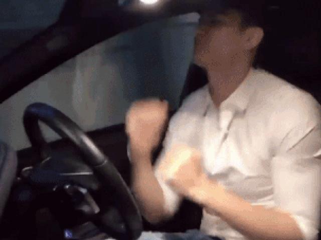 Người mẫu - Hoa hậu - Vĩnh Thụy bị chỉ trích vì bỏ hai tay khi đang lái xe ô tô