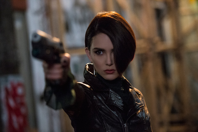 Cú nhảy thót tim của "The Rock" giữa biển lửa trên tòa tháp 240 tầng - 4