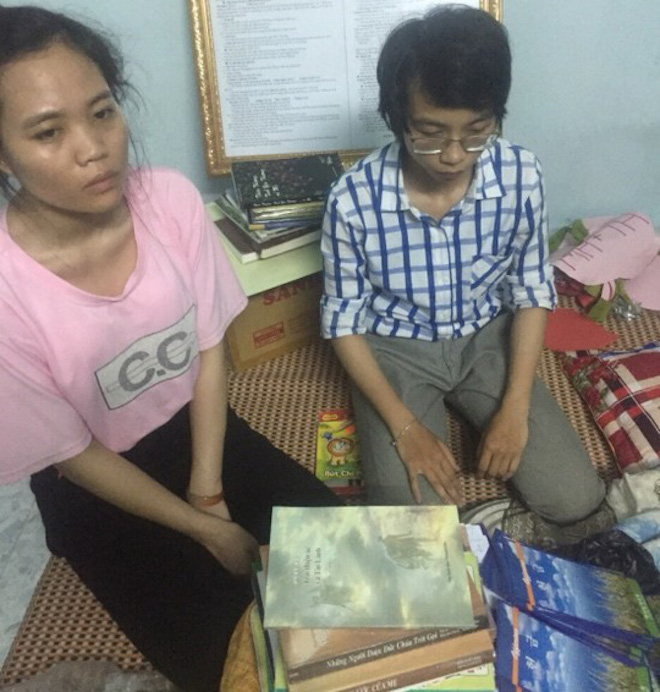 Nóng 24h qua: Clip khoảnh khắc ô tô húc văng người đi xe máy xuống ruộng - 2