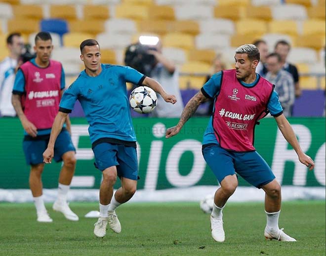 Chung kết Cúp C1: Ronaldo khiến nhà báo đổ máu, hành động cực đẹp - 12