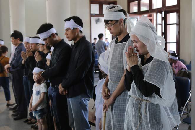 Đẫm lệ đưa tiễn người lái tàu trong vụ tai nạn ở Thanh Hóa - 10