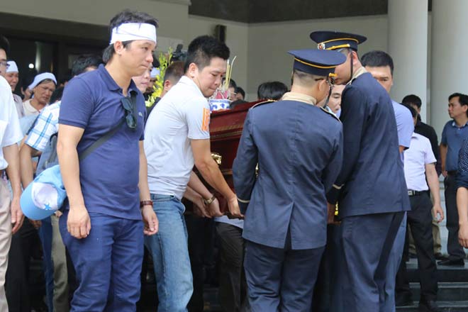 Đẫm lệ đưa tiễn người lái tàu trong vụ tai nạn ở Thanh Hóa - 12