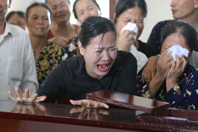 Đẫm lệ đưa tiễn người lái tàu trong vụ tai nạn ở Thanh Hóa - 2