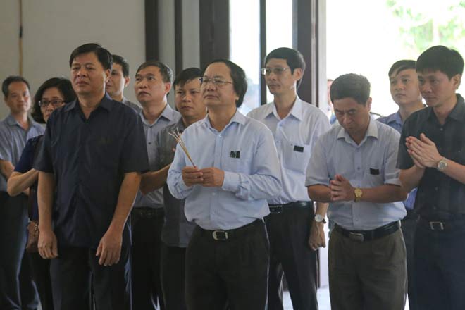 Đẫm lệ đưa tiễn người lái tàu trong vụ tai nạn ở Thanh Hóa - 7