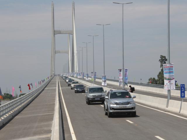 Tin tức trong ngày - Khánh thành cầu Cao Lãnh, rút ngắn khoảng cách từ TP.HCM về miền Tây