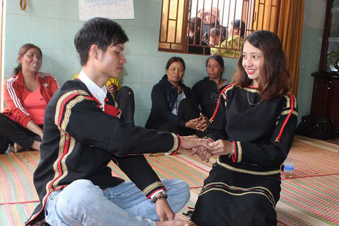 Bí ẩn chế độ mẫu hệ người Ê Đê: Sơn nữ đi hỏi chồng - 2