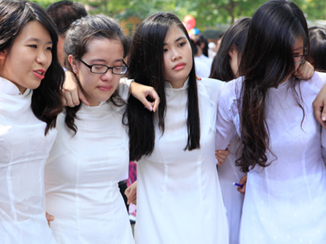 Chia tay mái trường ngày hạ cuối, thời gian ơi xin ngừng trôi