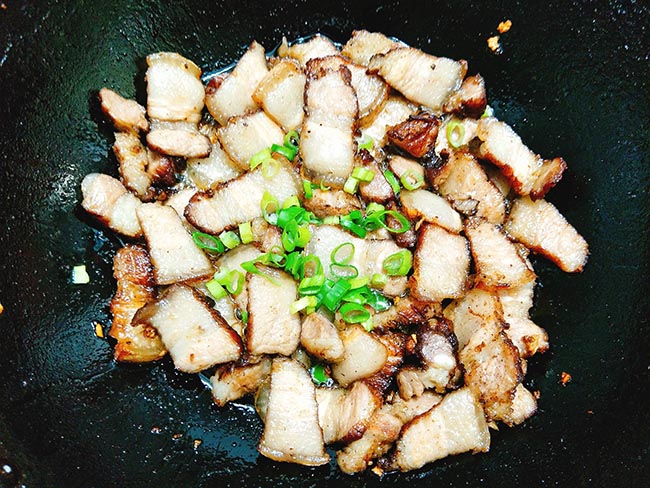 Chén sạch nồi cơm với thịt chiên sốt bơ tỏi thơm nức mũi - 7