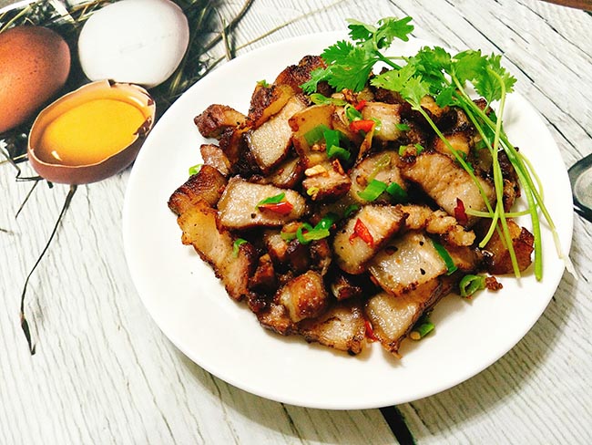 Chén sạch nồi cơm với thịt chiên sốt bơ tỏi thơm nức mũi - 8