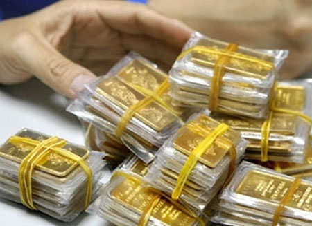 Giá vàng hôm nay 28/5: Đô la tăng giá “nhấn chìm” vàng - 1