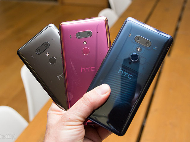 HTC U12+ không kèm sẵn bộ chuyển đổi USB-C sang 3.5 mm