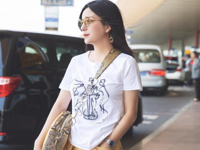Sao Hoa ngữ - 42 tuổi khoe chân thon, Triệu Vy bị "bóc mẽ" dùng photoshop