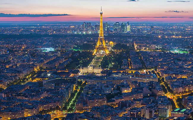 Paris, Pháp: Điểm nhấn nổi bật: Tháp Eiffel &#40;300,65m&#41;, Sacre – Coeur &#40;83m, nhưng nằm trên một ngọn đồi cao&#41;, Notre Dame &#40;96m&#41;.