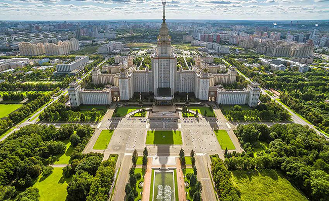 Moscau, Nga: Đại học Quốc gia Moscau, Hotel Ukraina, Bộ ngoại giao, Khách sạn Hillton, Tòa nhà hành chính Red Gates, nhà thờ St Basil.
