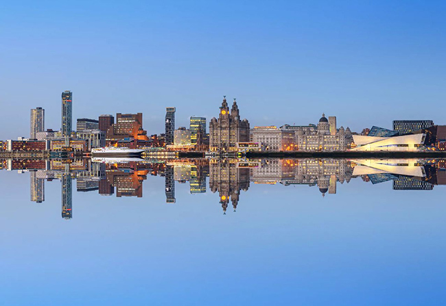 Liverpool, Vương quốc Anh: Điểm nổi bật, Three Graces – Tòa nhà Hoàng gia Liver, Tòa nhà Cunard và cảng Liverpool, nhà thờ Liverpool, tháp Tây &#40;140m&#41;