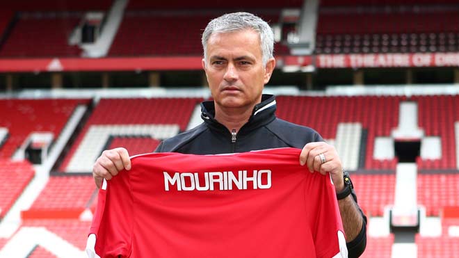 Tròn 2 năm Mourinho tới MU: 3 cúp nhỏ, 400 triệu euro, trăm nỗi buồn - 1