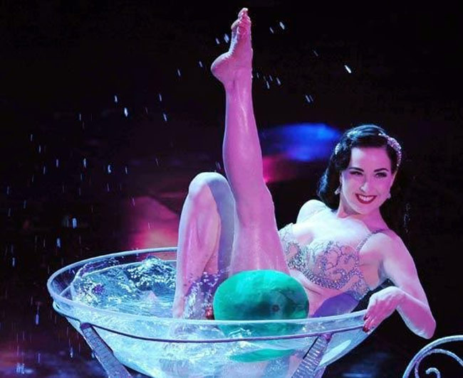 Dita Von Teese là vũ nữ thoát y nổi tiếng nhất thế giới.