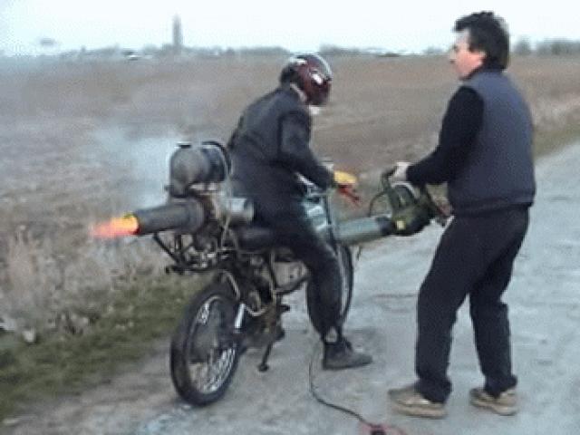 Thế giới xe - Video: Xe độ động cơ phản lực luồng, phụt khói lửa mù mịt