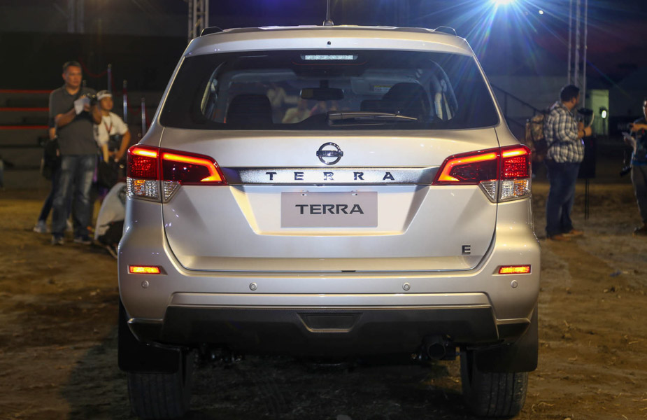 Đối thủ của Toyota Fortuner: Nissan Terra có giá từ 651 triệu đồng tại Philippines - 4
