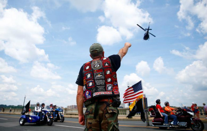Hàng nghìn môtô khủng của cựu binh Mỹ diễu hành Sấm Rền - 1