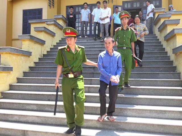 Pháp luật - Hiếp dâm bé gái 12 tuổi ở nhà một mình, "quan xã" lĩnh 8 năm tù