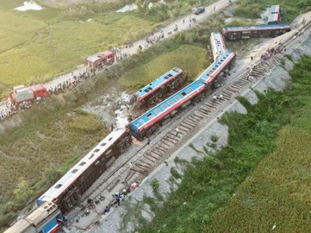 Tin tức trong ngày - Đình chỉ hàng loạt cán bộ đường sắt sau 5 vụ tai nạn liên tiếp